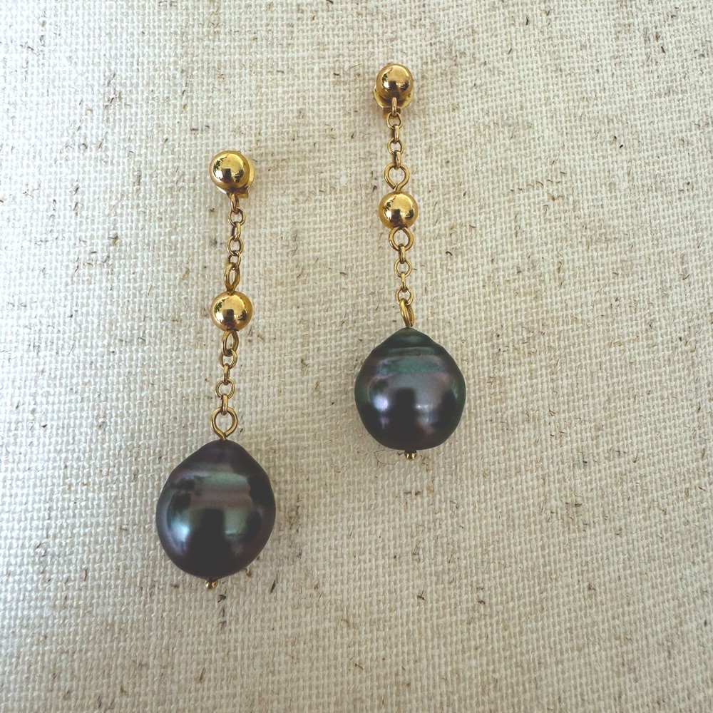 NA HOKU 14k Gold chain dangle earring with Baroque Tahitian Pearls